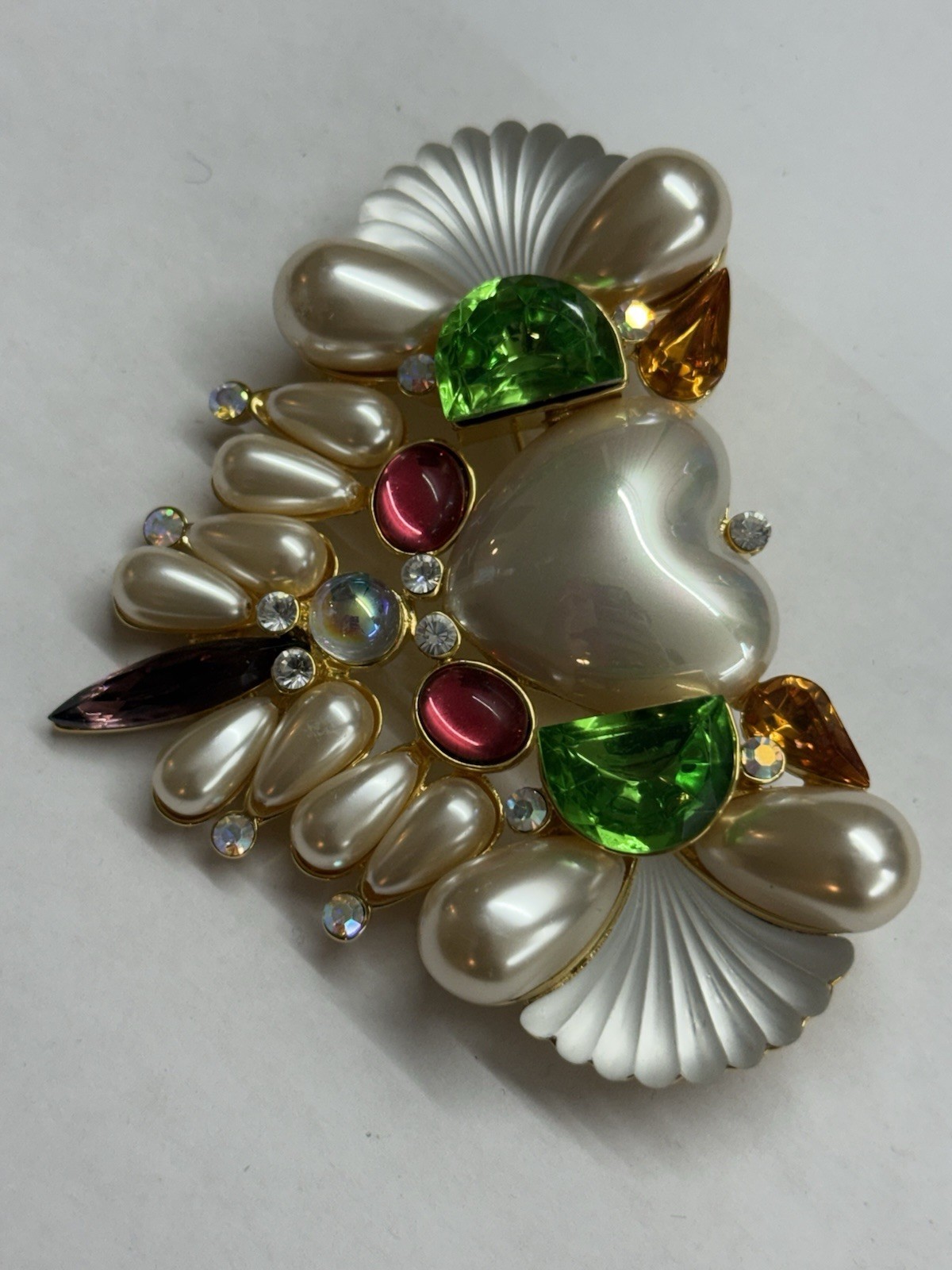 DESIGNER WENDY GELL NECKLACE FAUX PEARL GLASS HEART STATEMENT PENDANT BROOCH