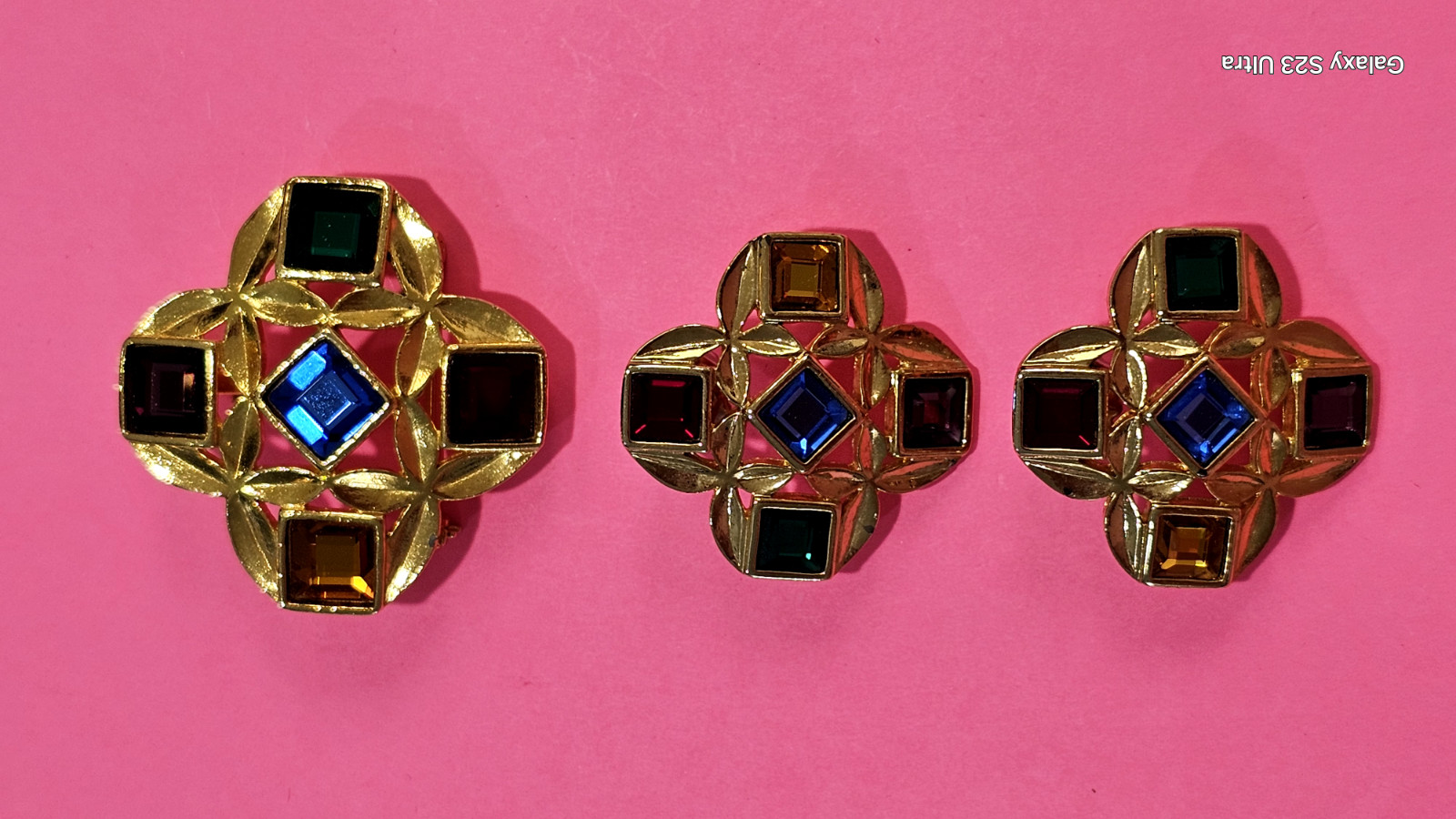 VINTAGE LADY REMINGTON earing pendent & pin set gold tone, colored square stones