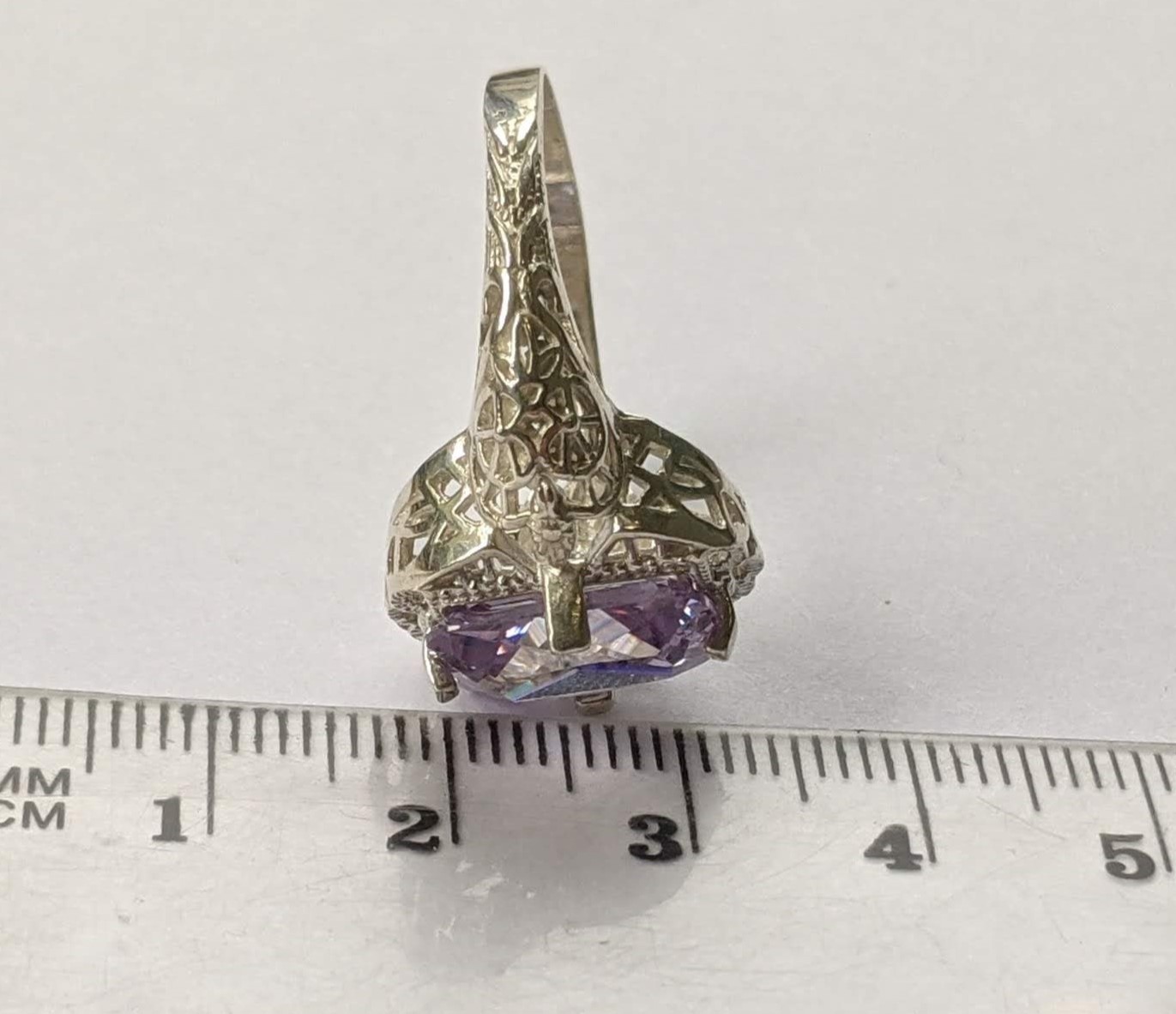 Vintage ring sterling silver 925 Size 9.5 Weight 5.44 g. Amethyst.