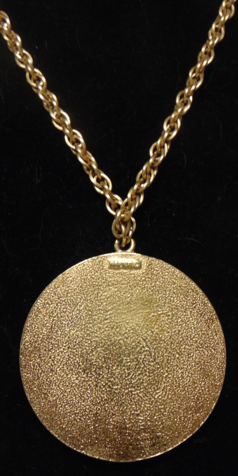 Very Attractive NAPIER {2-3/4″} Gold Tone Signs of the Zodiac Pendant Necklace