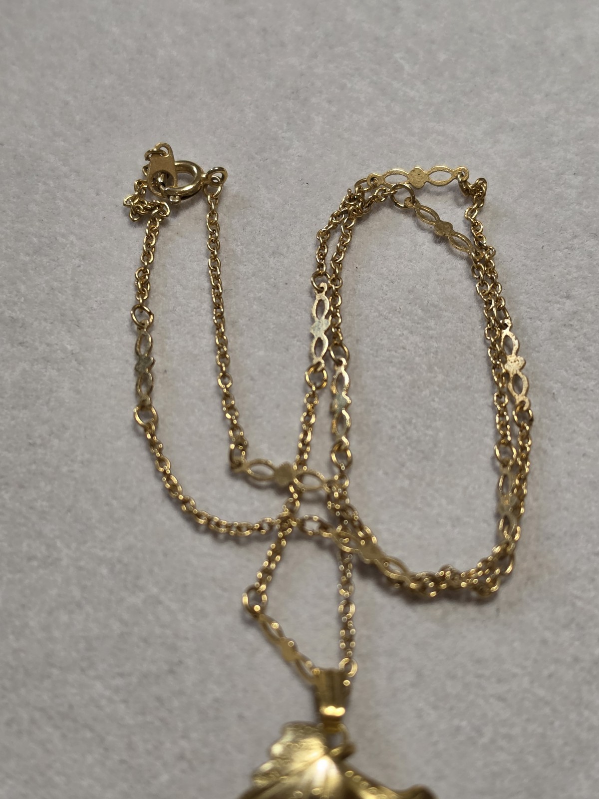 Vintage 18 Jade Pendant On Fancy Gold Tone Chain Great Condition