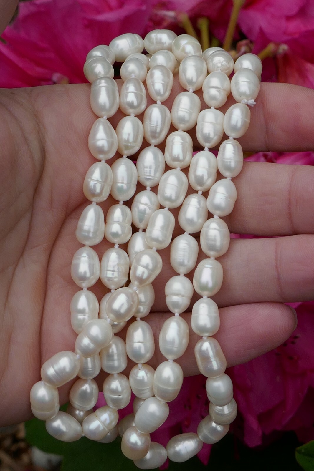 Vintage 6.4 mm x 10.6 mm White Circle Pearl Necklace – 33″ Long