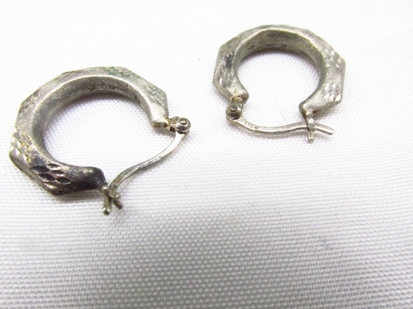 Sterling Silver Etched Diamond Design Hoop Pierced Earrings .5 In .75 Out #539