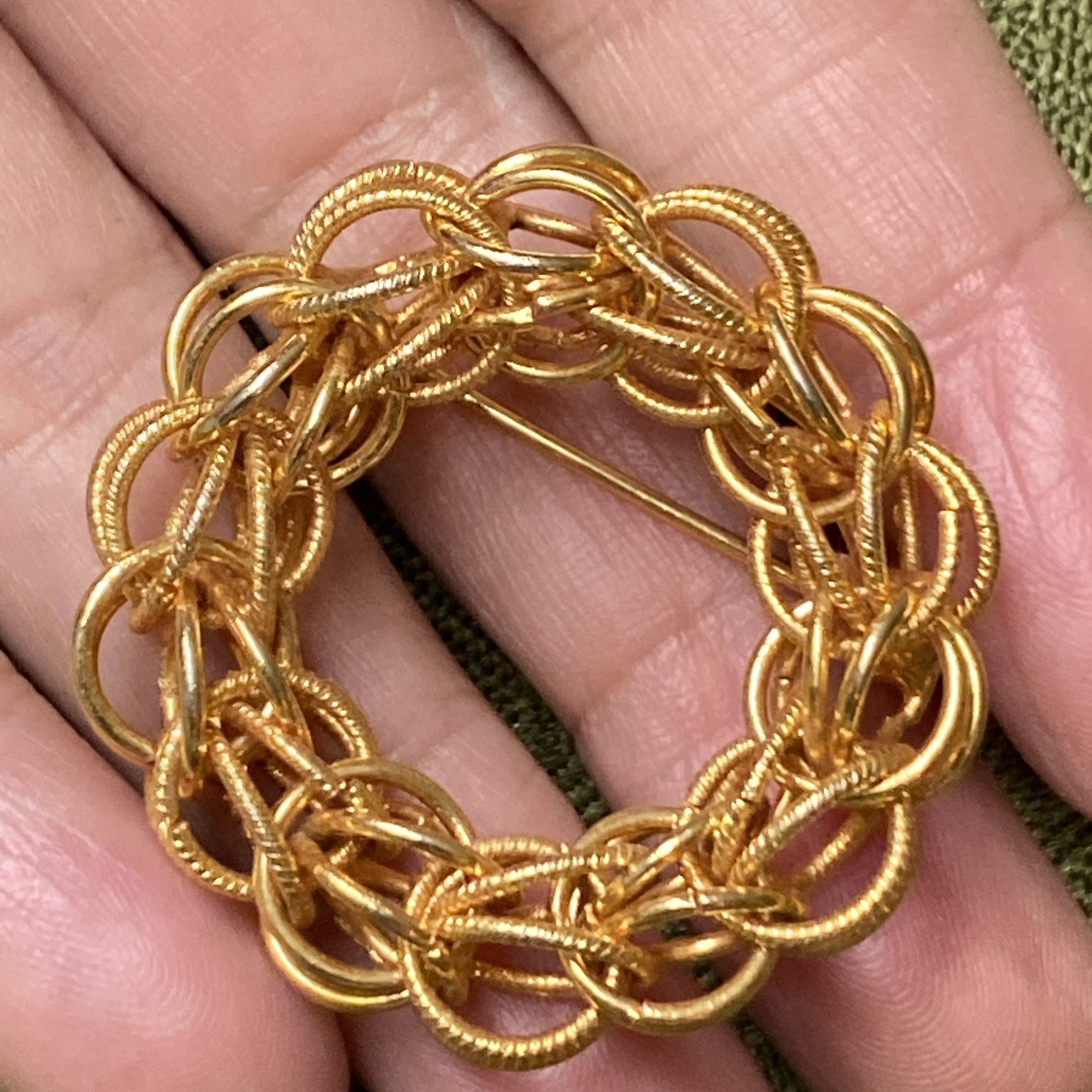 GOLD TONE ABSTRACT VINTAGE METAL BROOCH ROUND CIRCLE