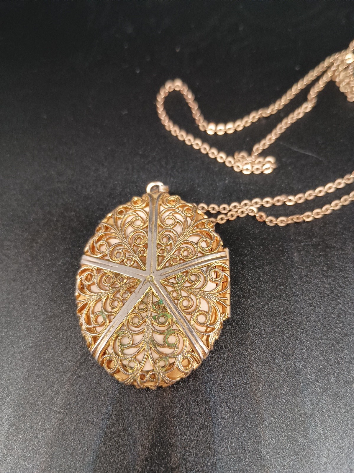 Vtg Locket w. Photos 24″ Necklace Victorian Revival Gold Tone Oval Scroll Flower