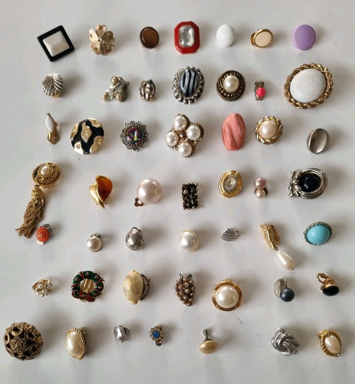 BULK LOT Of 49 SINGLE VINTAGE Clip On Odd Earrings Some Signed Barcs Etc #92