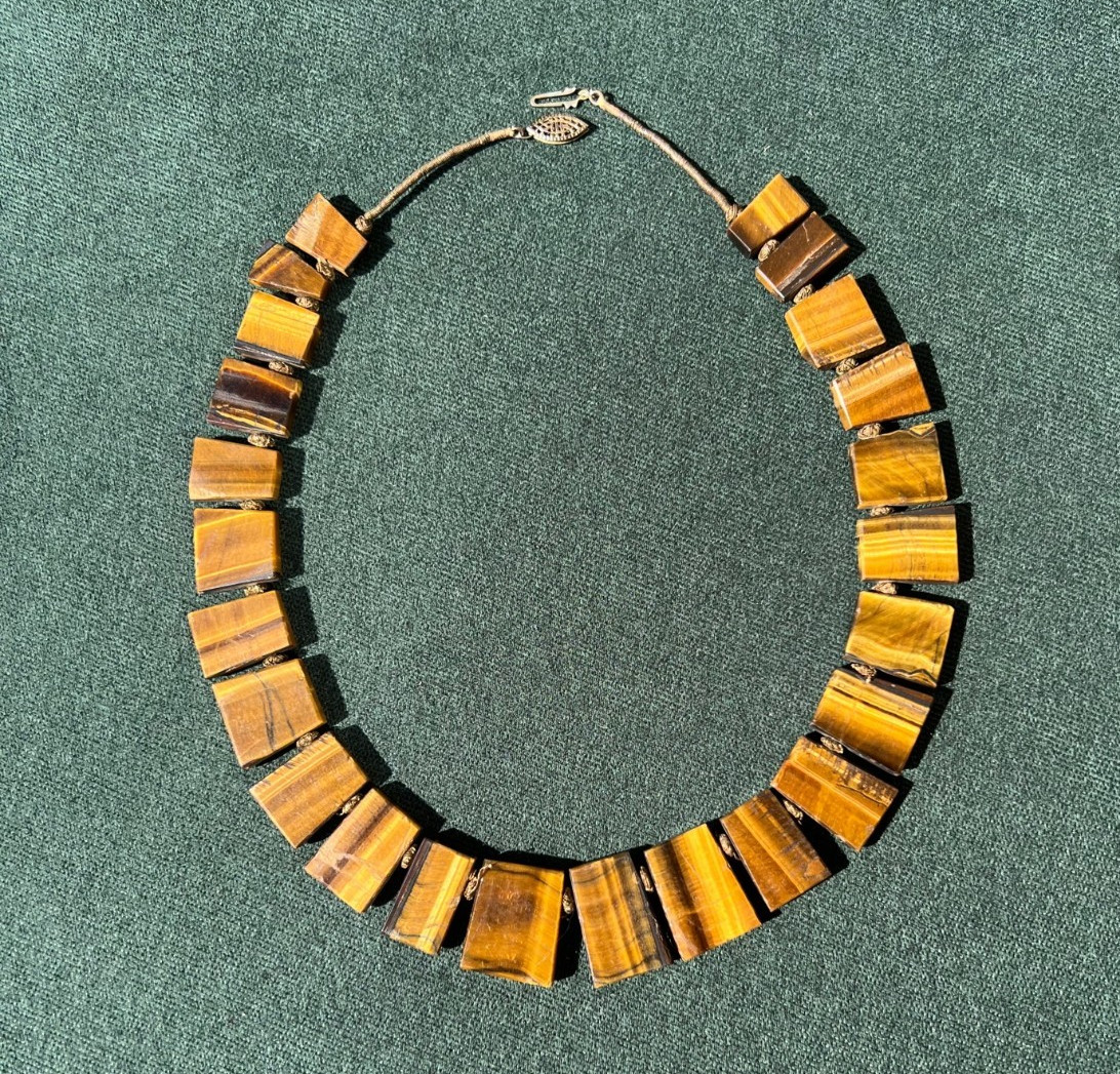 16.5″ Tiger’s Eye Hand Knotted Fan Necklace with Unknown Metal Clasp 63 grams