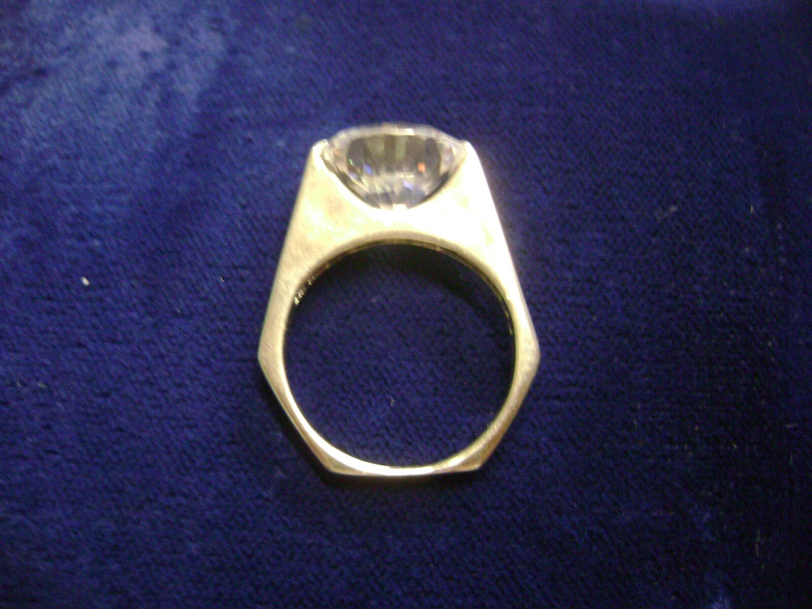 NOS- LARGE BRILLIANT SOLITAIRE CUBIC ZERCONIA PRONG SIZE 9 SILVER TONE RING