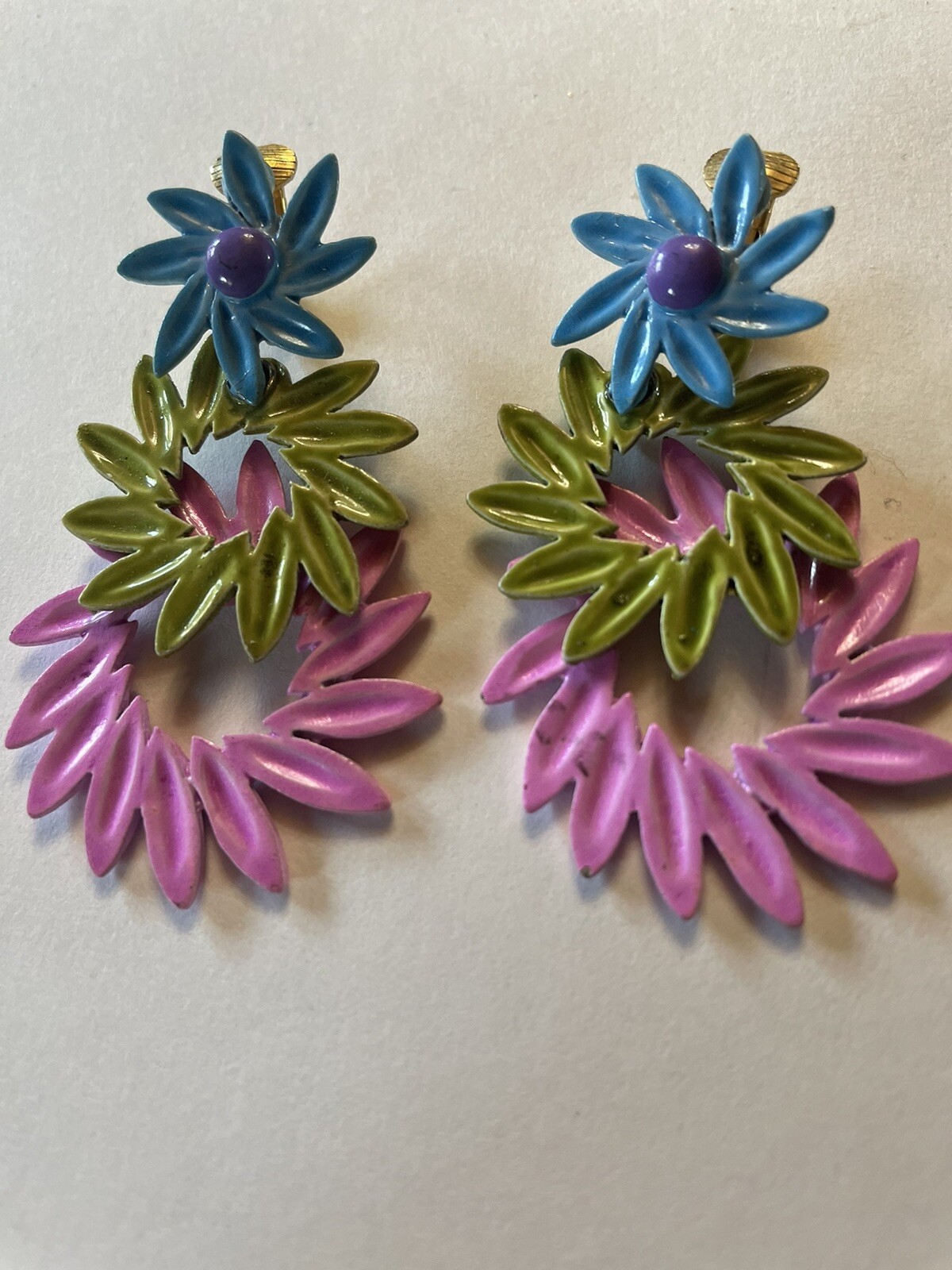 3 pair Vintage Tropical Island Multi Color Art Beach Clip Earrings. Rare Ref #17