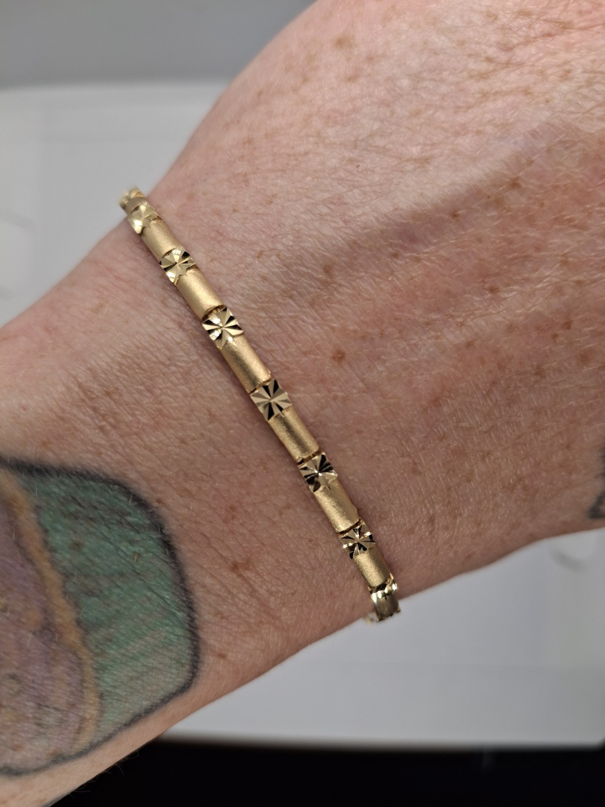 14K Yellow Gold Bracelet 7 1/4″ Long 3mm Wide 4.93 Grams