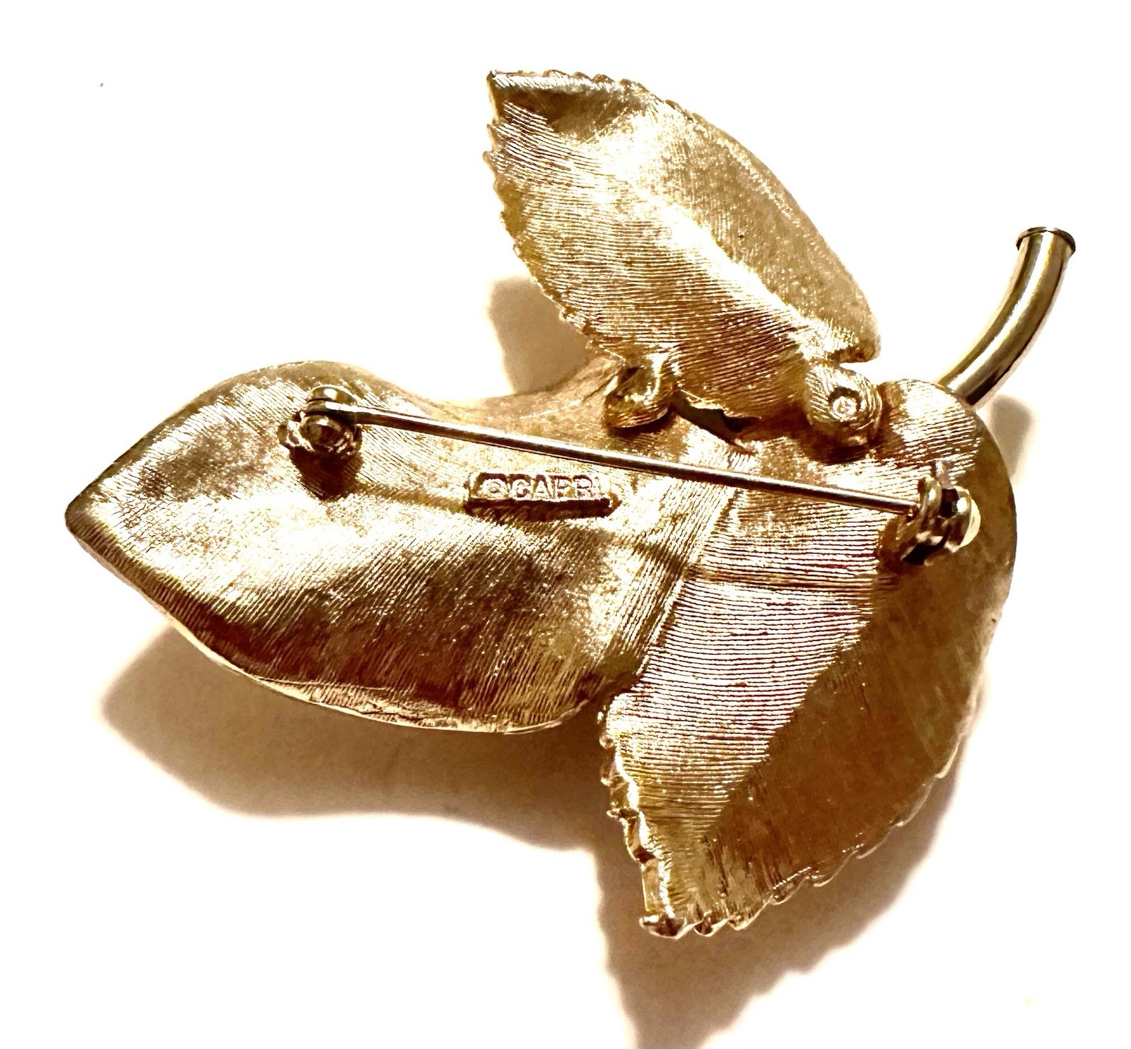Vintage Signed Capri Gold Tone Acorn Leaf Brooch Pin Textured Leaves 2 5/8″