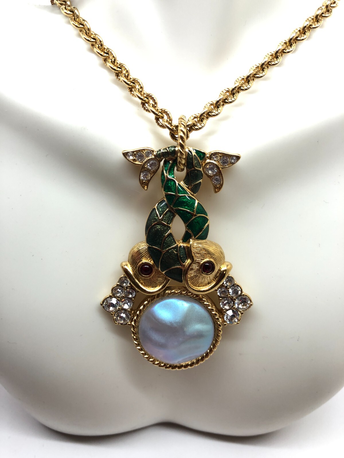 Vtg Trifari TM Double Fish Necklace Green Enamel Gold tone Faux Mabe Pearl 32”