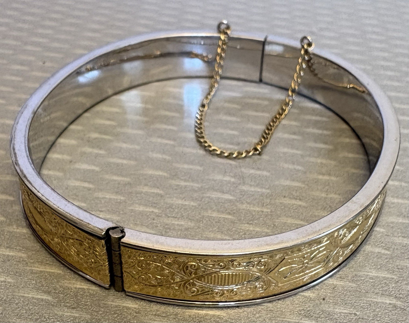 Vintage Krementz Hinged Bangle Bracelet Rolled Gold Overlay 2-Tone Safety Chain