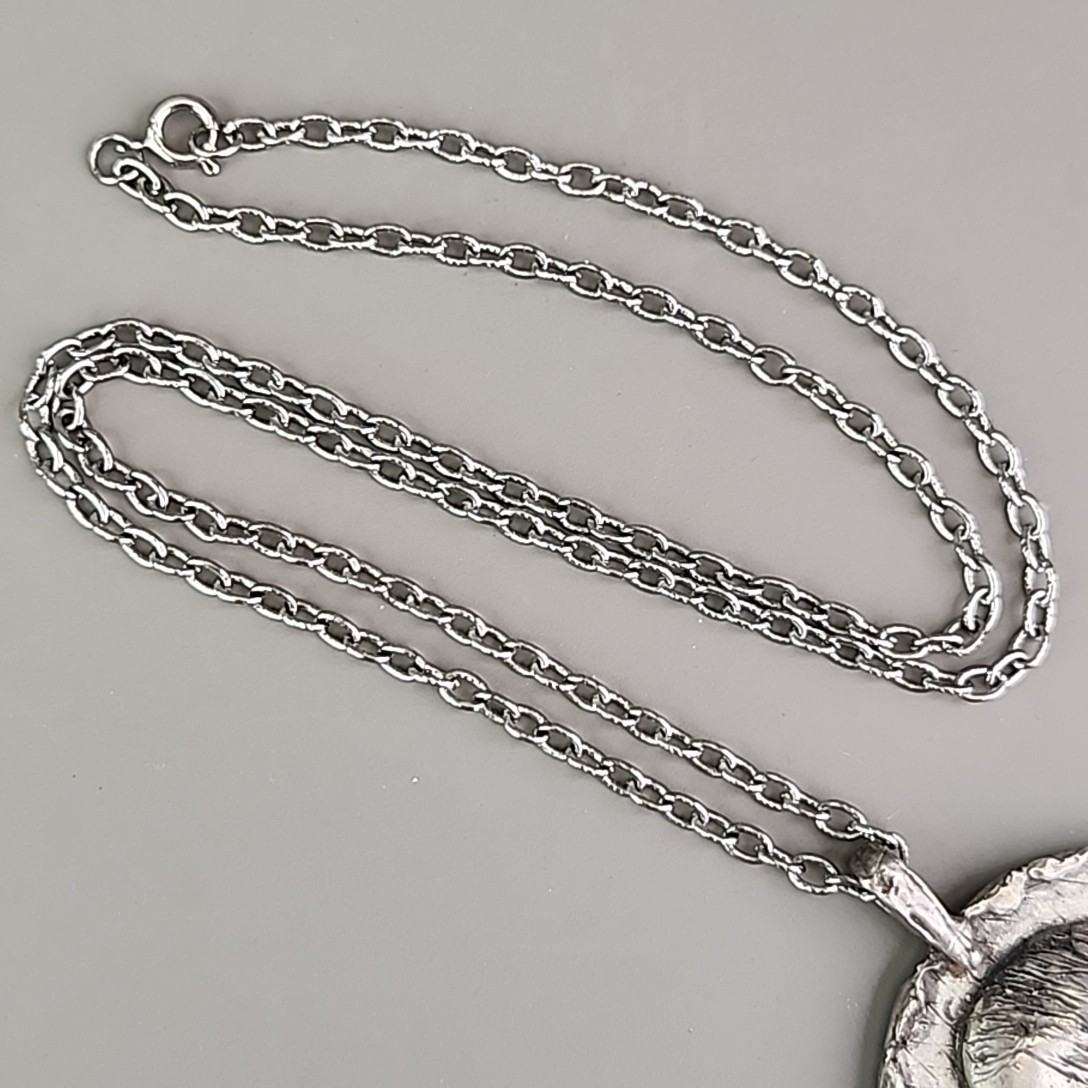 Vintage Lady Profile Necklace Repousse Silver Tone 23.5″