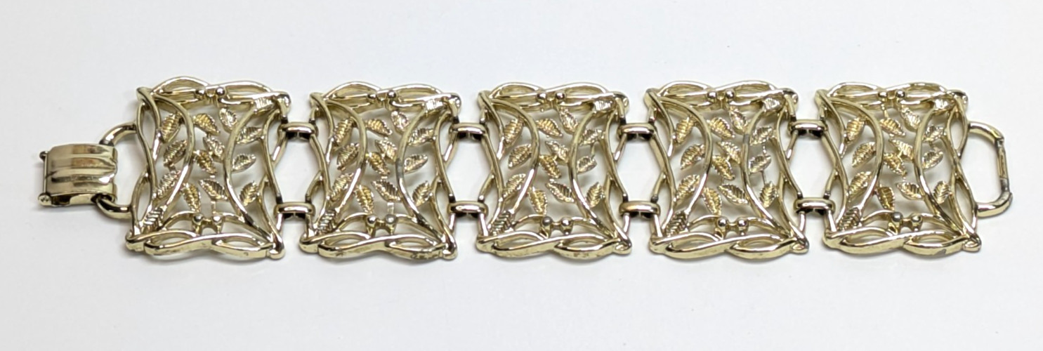VTG Openwork Textured Leaf 1.5″ Wide Pale Gold Tone Leaves Panel Bracelet 7.5″