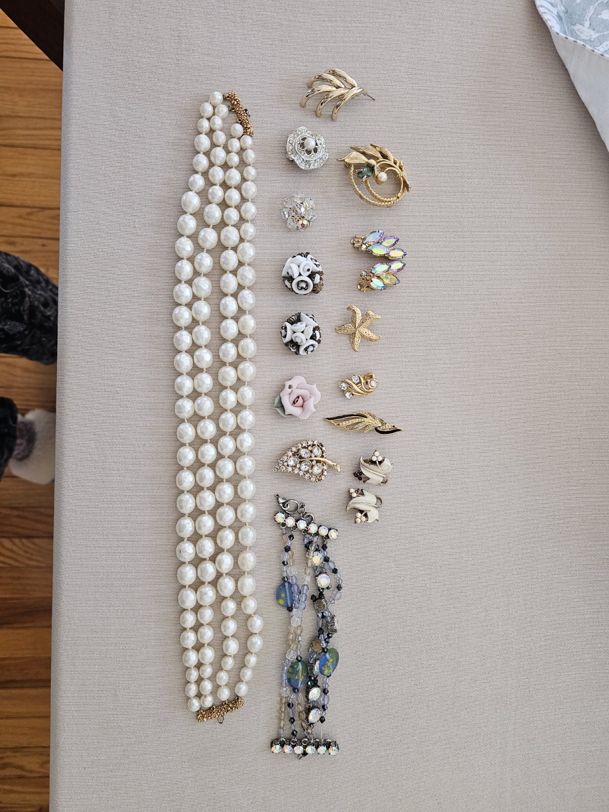 GUC Lot of 17 Costume Jewelry Pieces