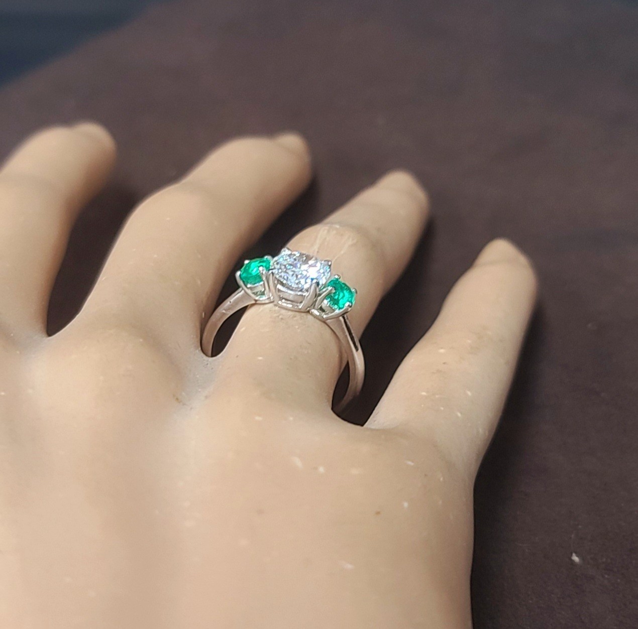 14K White Gold Engagement Ring 1.62CT.Natural Round Cut Diamond Green Emerald