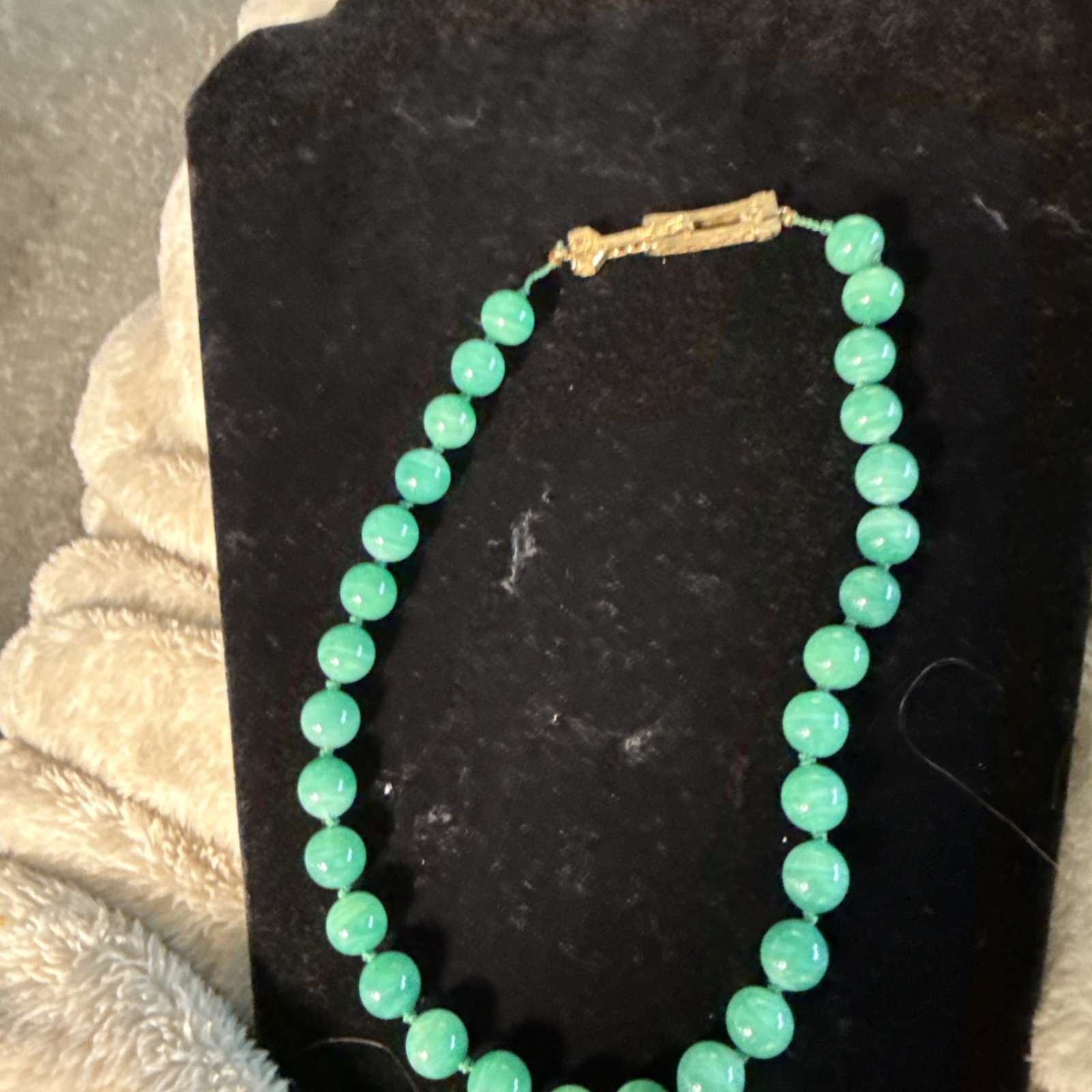 VINTAGE CINER NECKLACE/CHOKER WITH JADE BEADS AND FANCY GOLD CLASP 16”