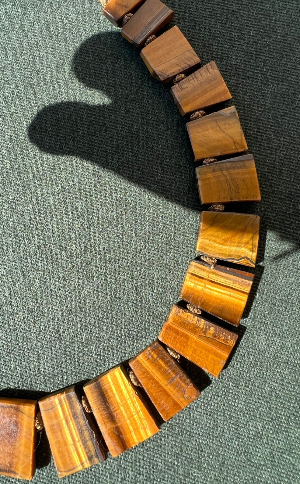 16.5″ Tiger’s Eye Hand Knotted Fan Necklace with Unknown Metal Clasp 63 grams