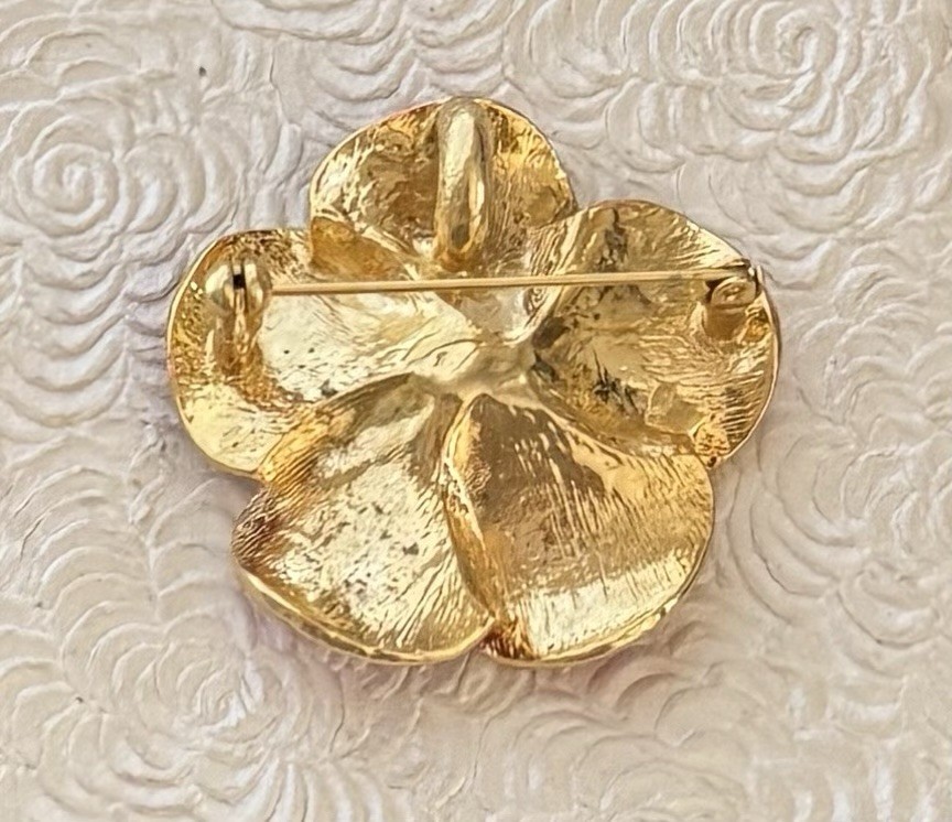 Vintage flower brooch & pendant / enamel on gold tone metal brooch