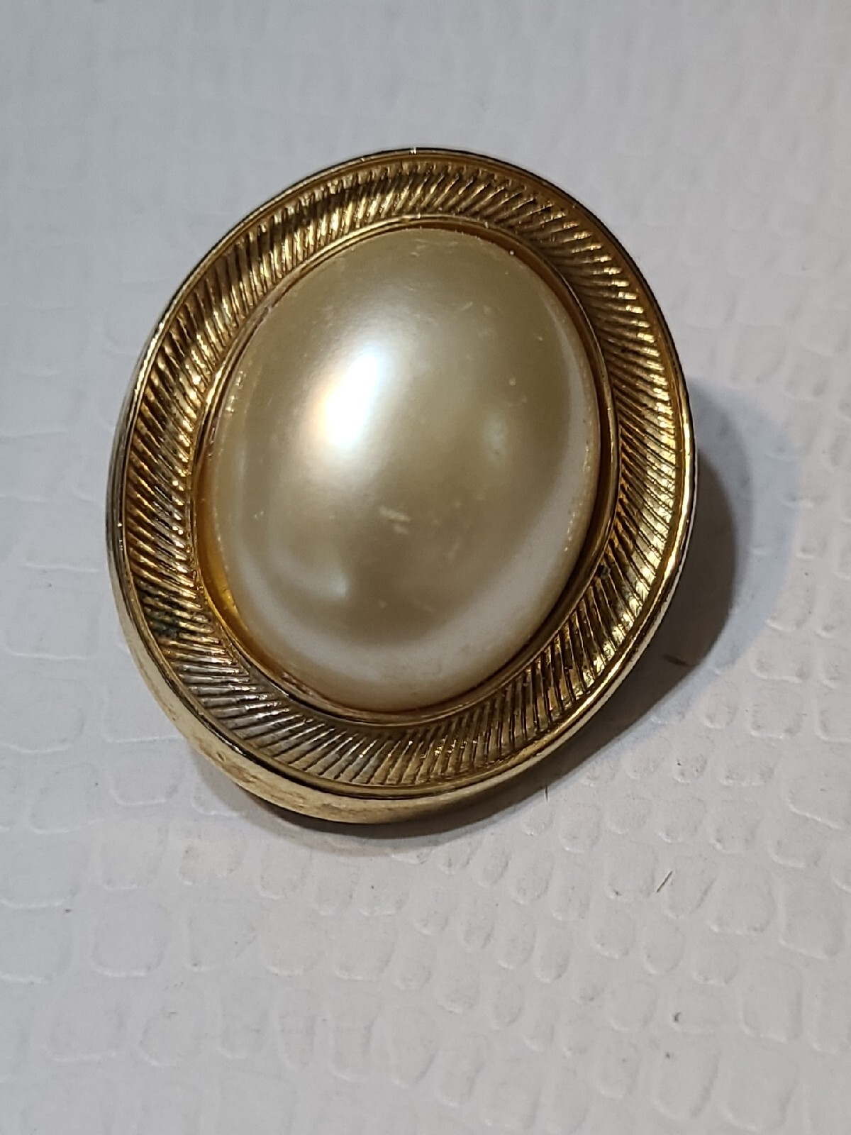 Vintage Avon N.A. Goldtone And Faux Pearl Earrings.