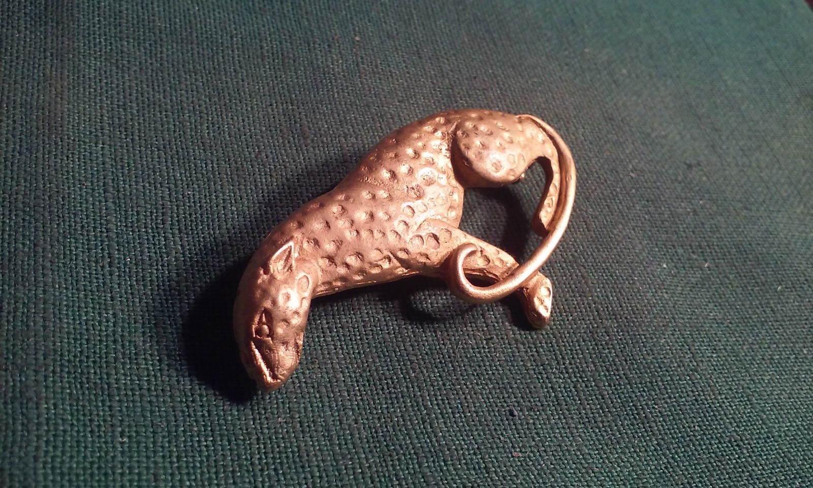 LEOPARD Figural Small 2″ Gold-Tone Brooch Pin w/ Maker’s Mark “EH” Unknown Name