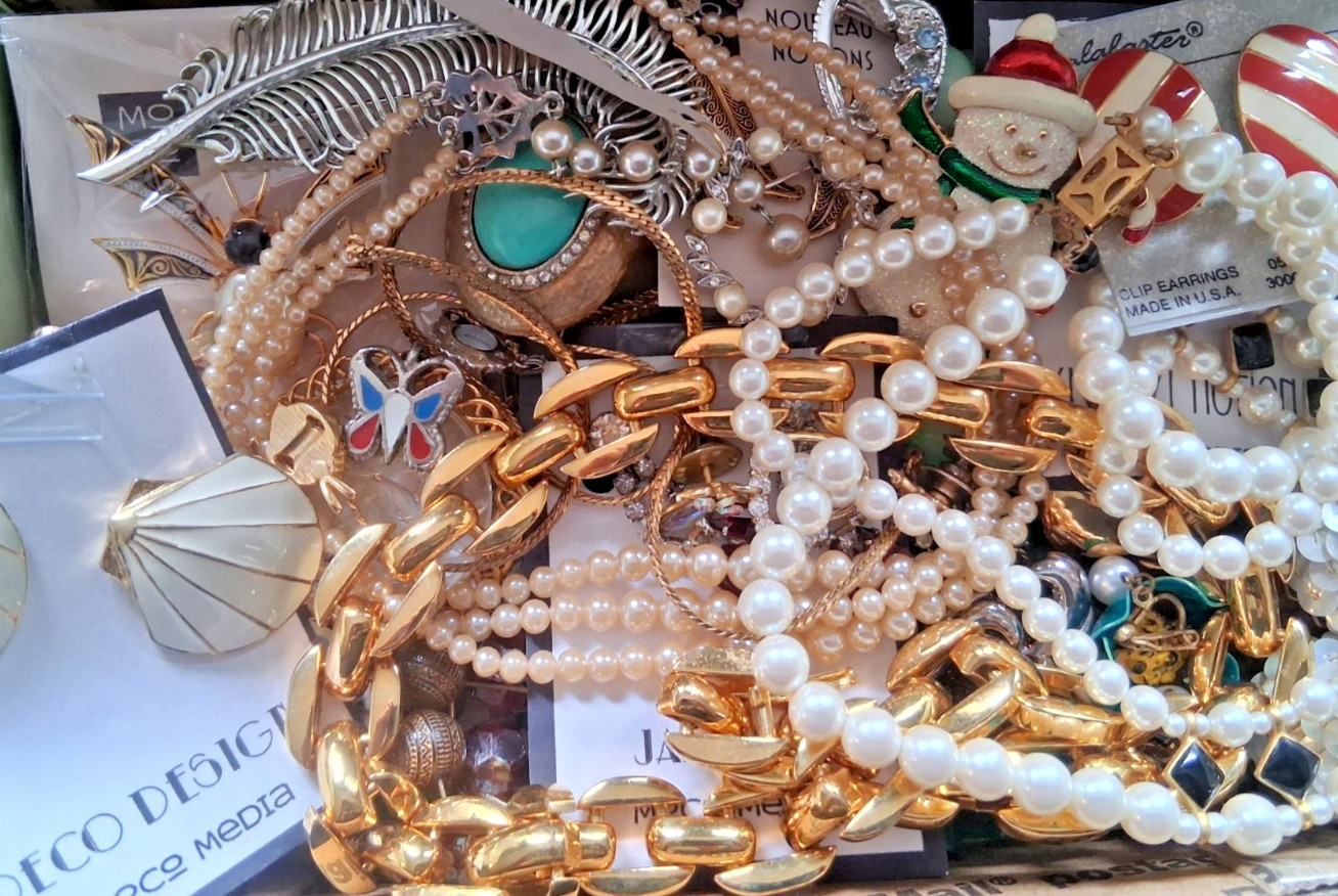 NICE Lot All Vintage Jewelry Wear Rhinestone Metal Untested Small Flat Rate Lbs