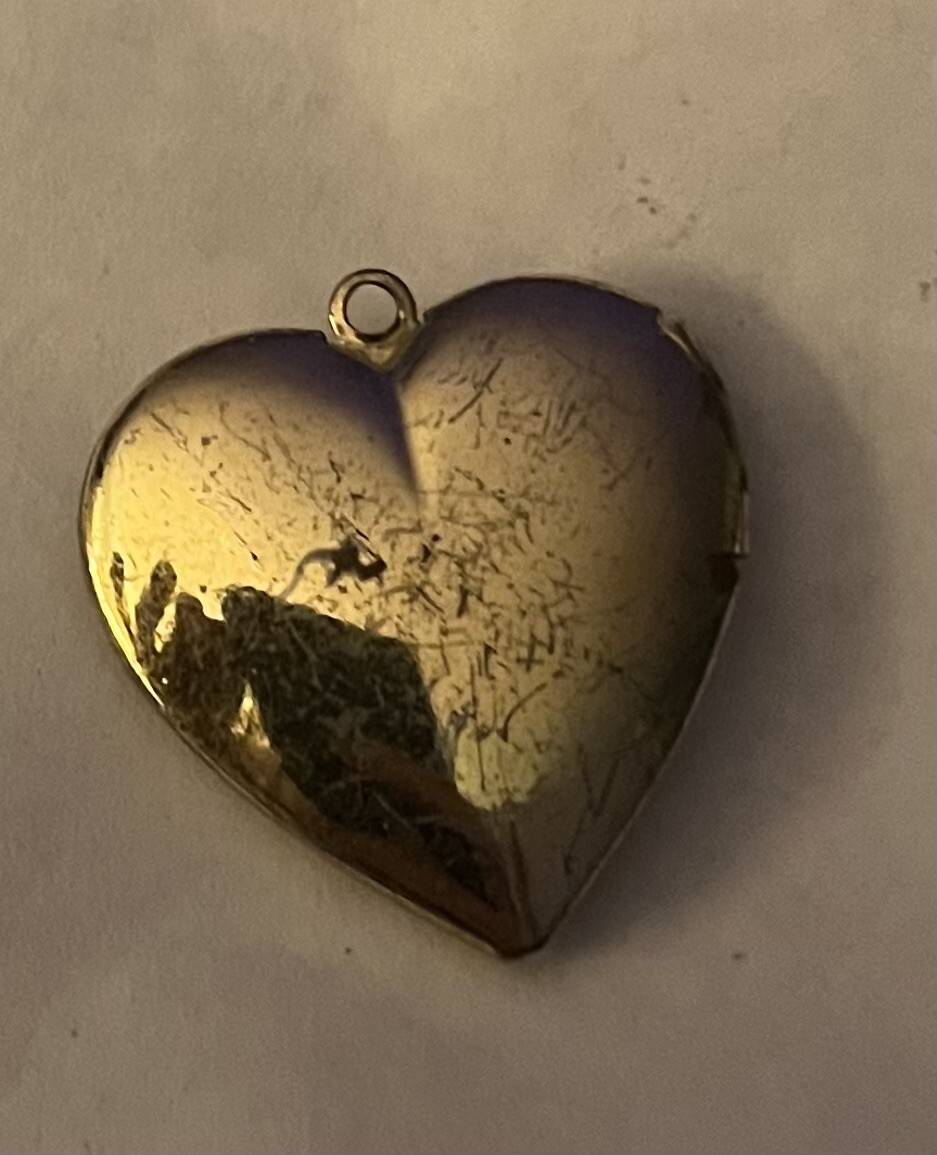 VTG MODERN LOCKET BRASS EMBOSSED HEART w FLOWER ROSE Pendant