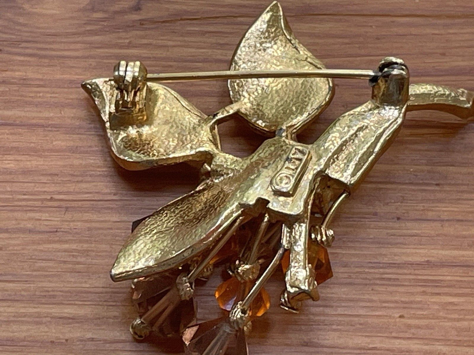 Vintage Signed ART Rhinestone Crystals & Iridescent Rhinestones Brooch Gold Tone