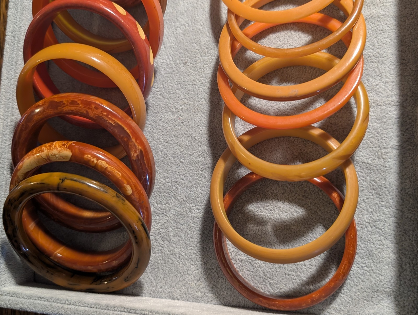 20 Vintage Bakelite Orange Bracelets! Carved – End Of The Day – Awesome Lot!