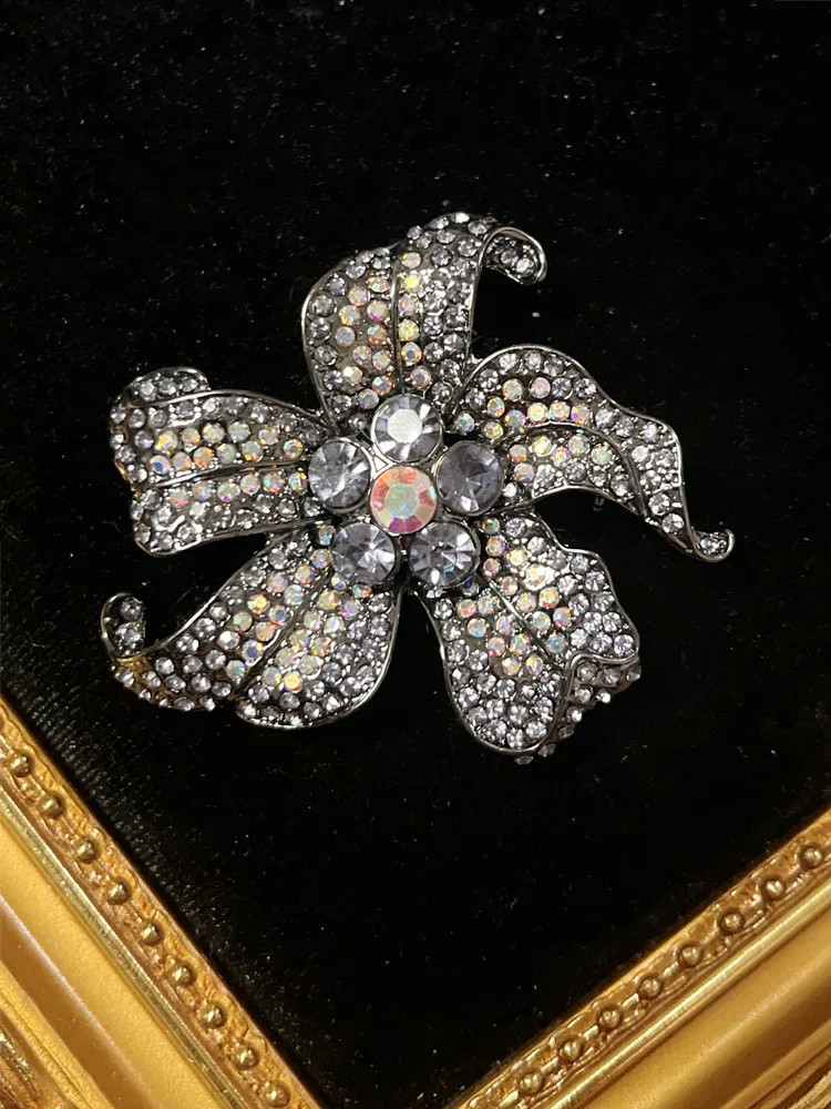 Vintage Luxury Crystal Shining Brooch Pin For Women Men Retro Antique Badge