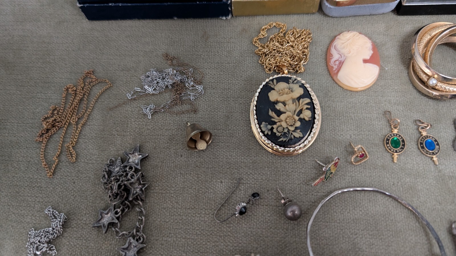 Lot of 55+ Vintage MCM Fashion Jewelery USA Italy and Unknow