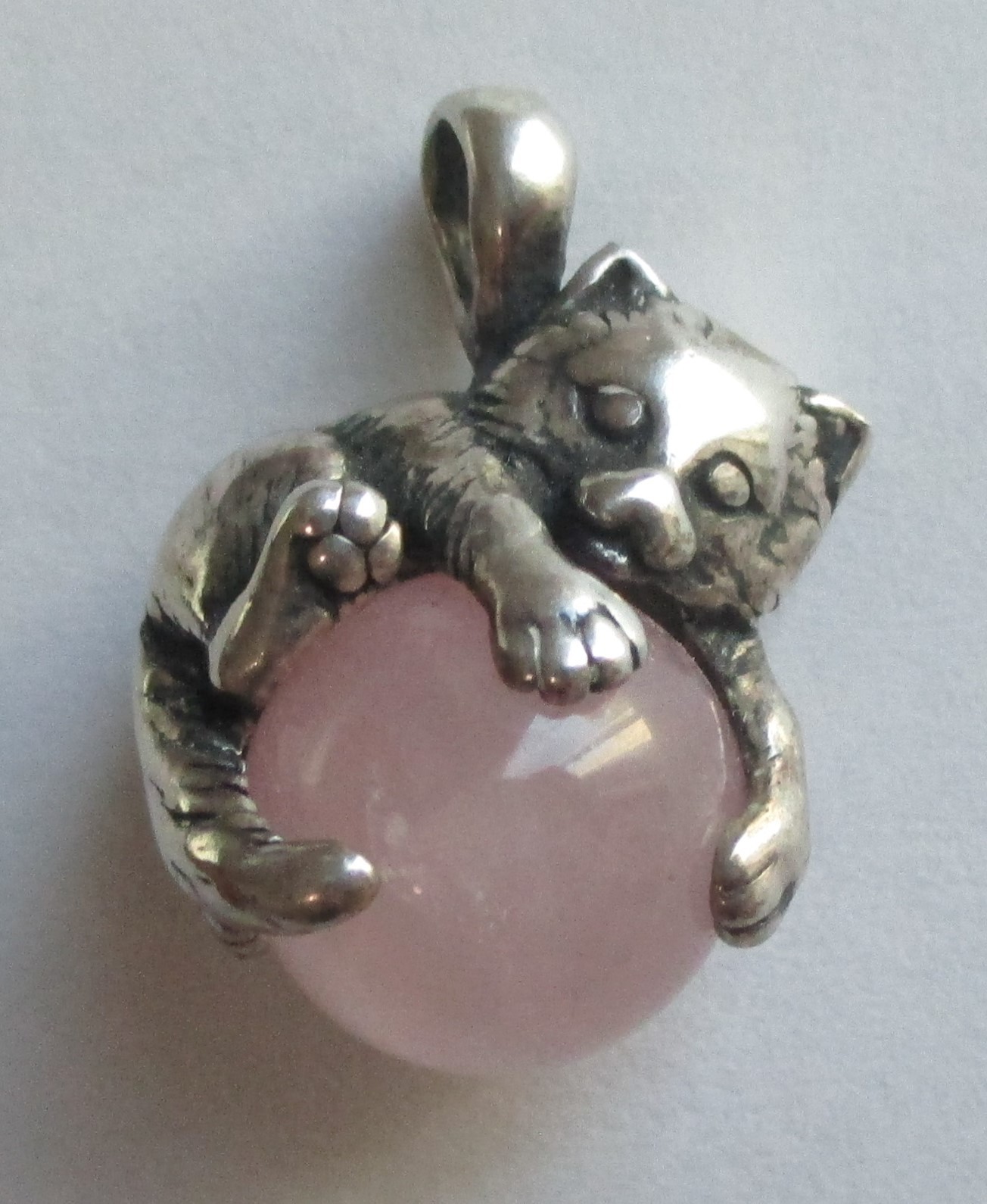 1in VINTAGE STERLING SILVER ROSE QUARTZ ORB CAT PENDANT POOLS OF LIGHT STYLE