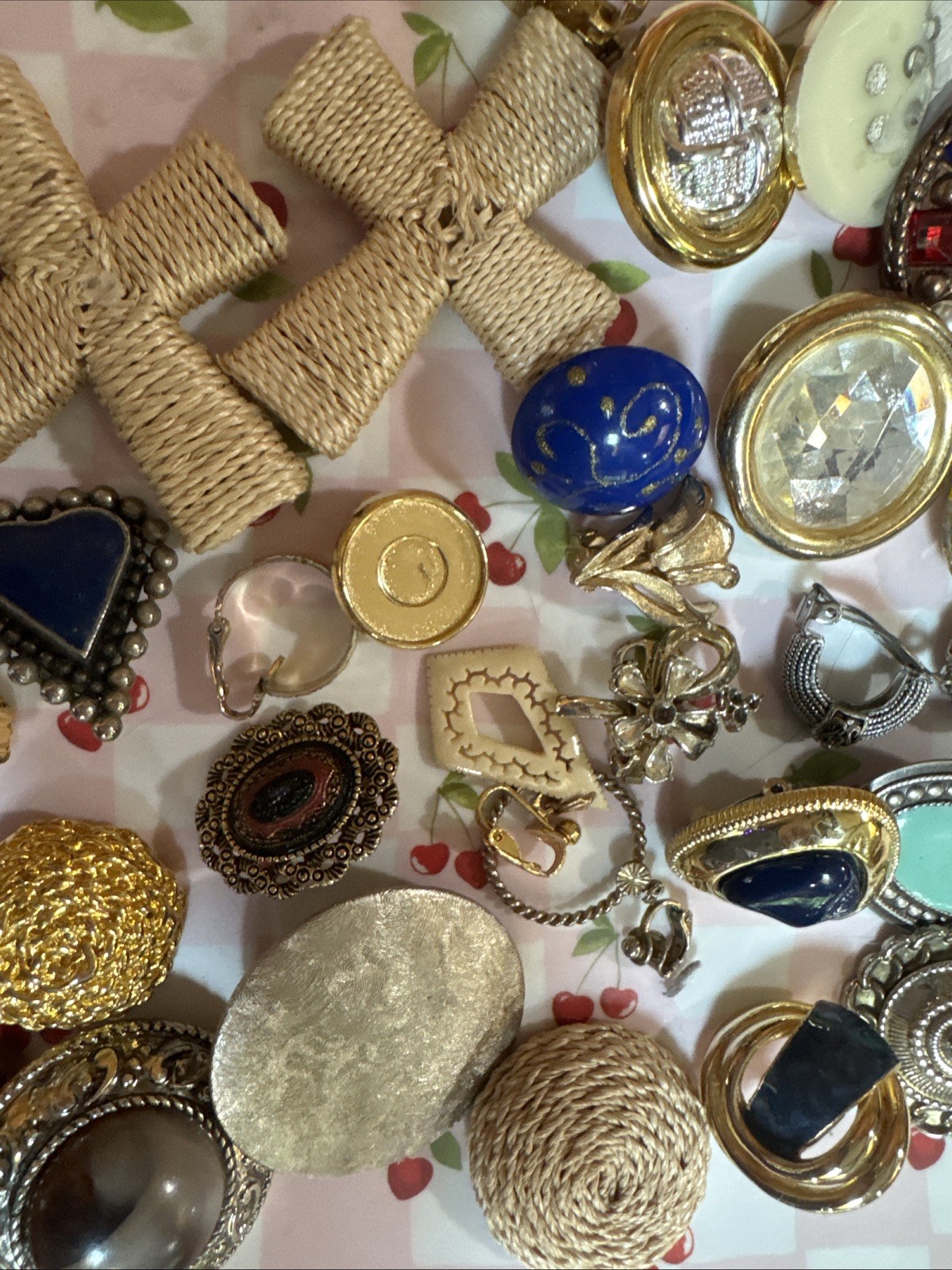 Lot Costume Jewelry 35 Single Earrings Clip On Craft Repurpose + 11 Broke Pairs