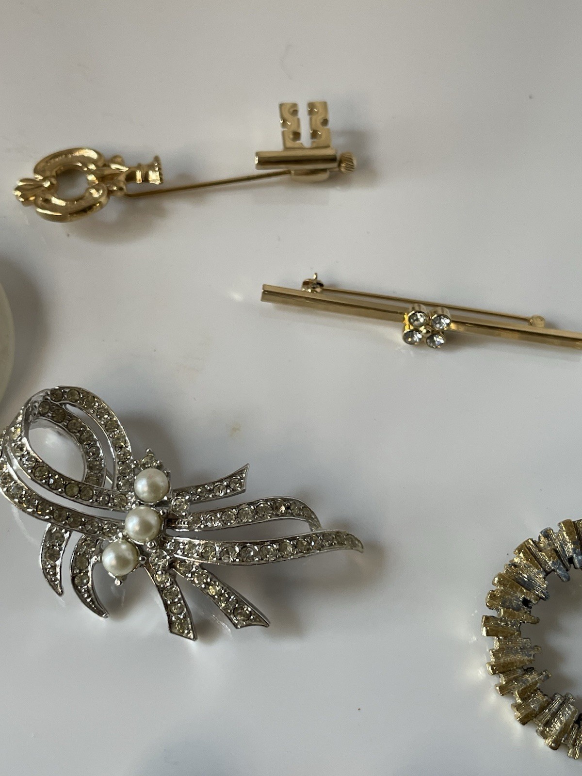 Lots Of Brooches/ Pins See Pictures Details/ Wear