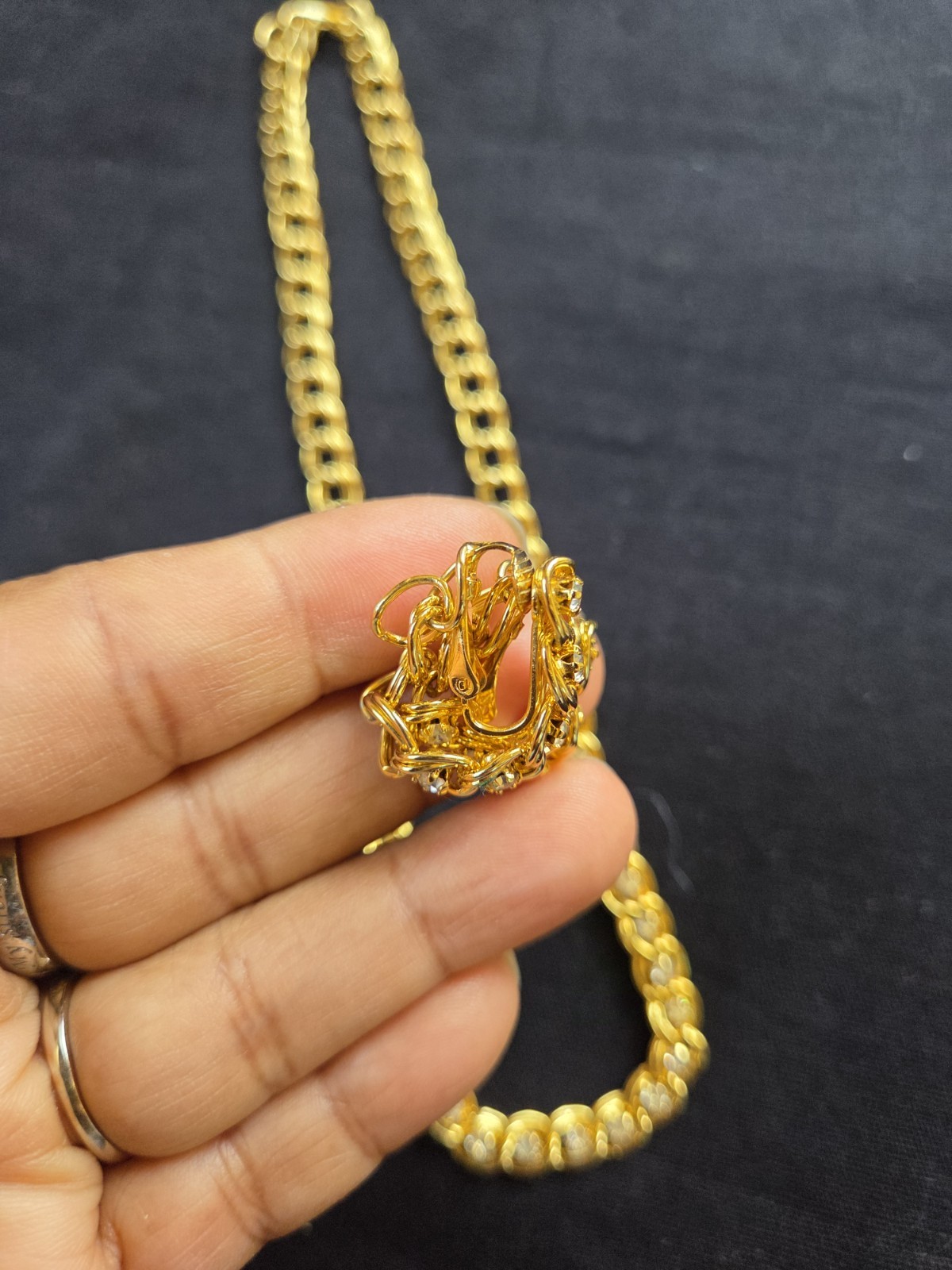 Gorgeous! Goldtone & Rhinestone Necklace(15″) & Clipon Earrings(.75″) Vtg