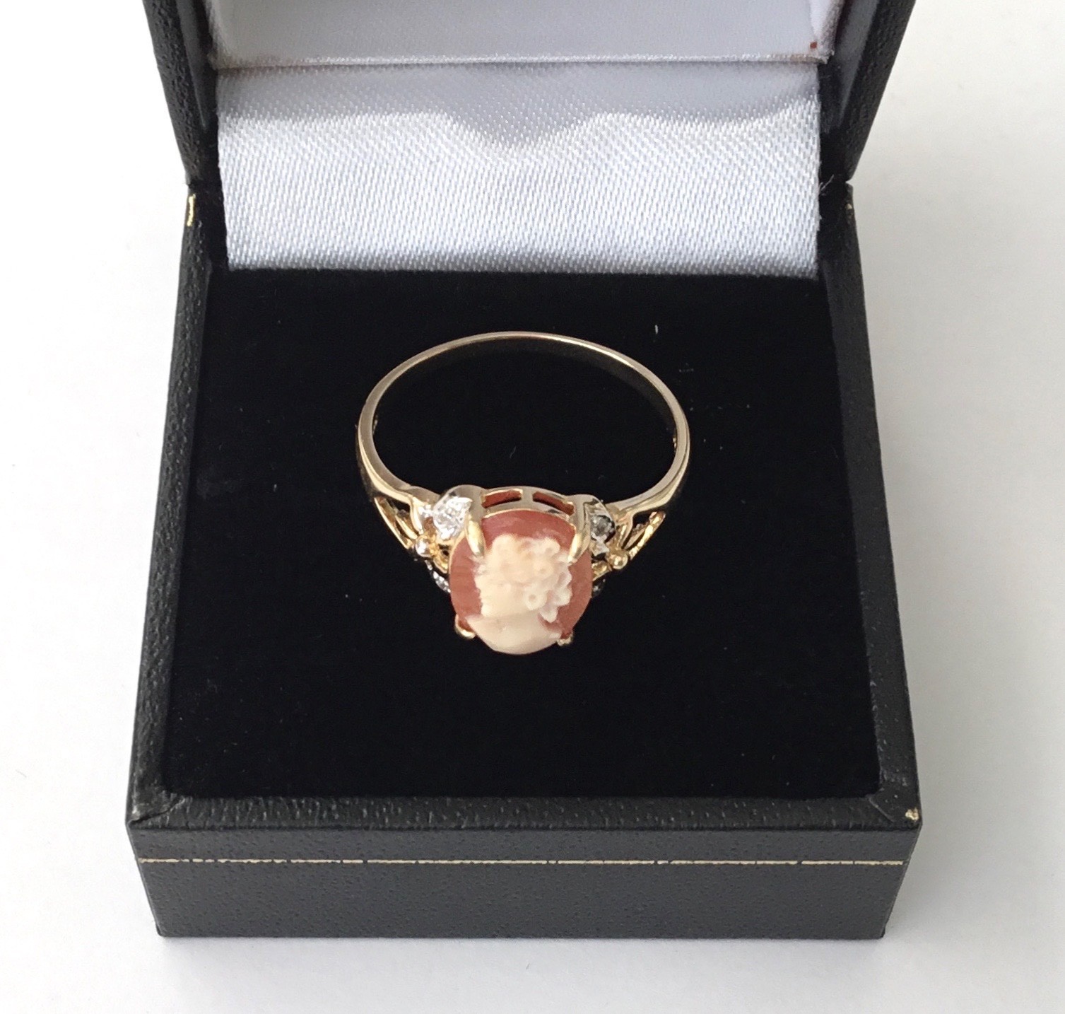 VINTAGE Hand Crafted Cameo W/ Diamonds in 14K Solid Yellow Gold Ring , NEW