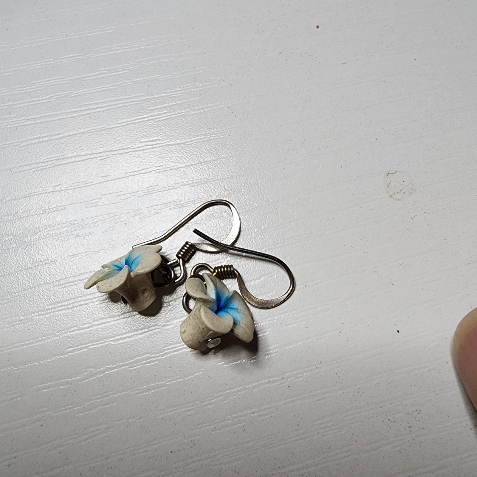 Beautiful Blue and White Flower Vintage Earrings Floral Dangle Hook