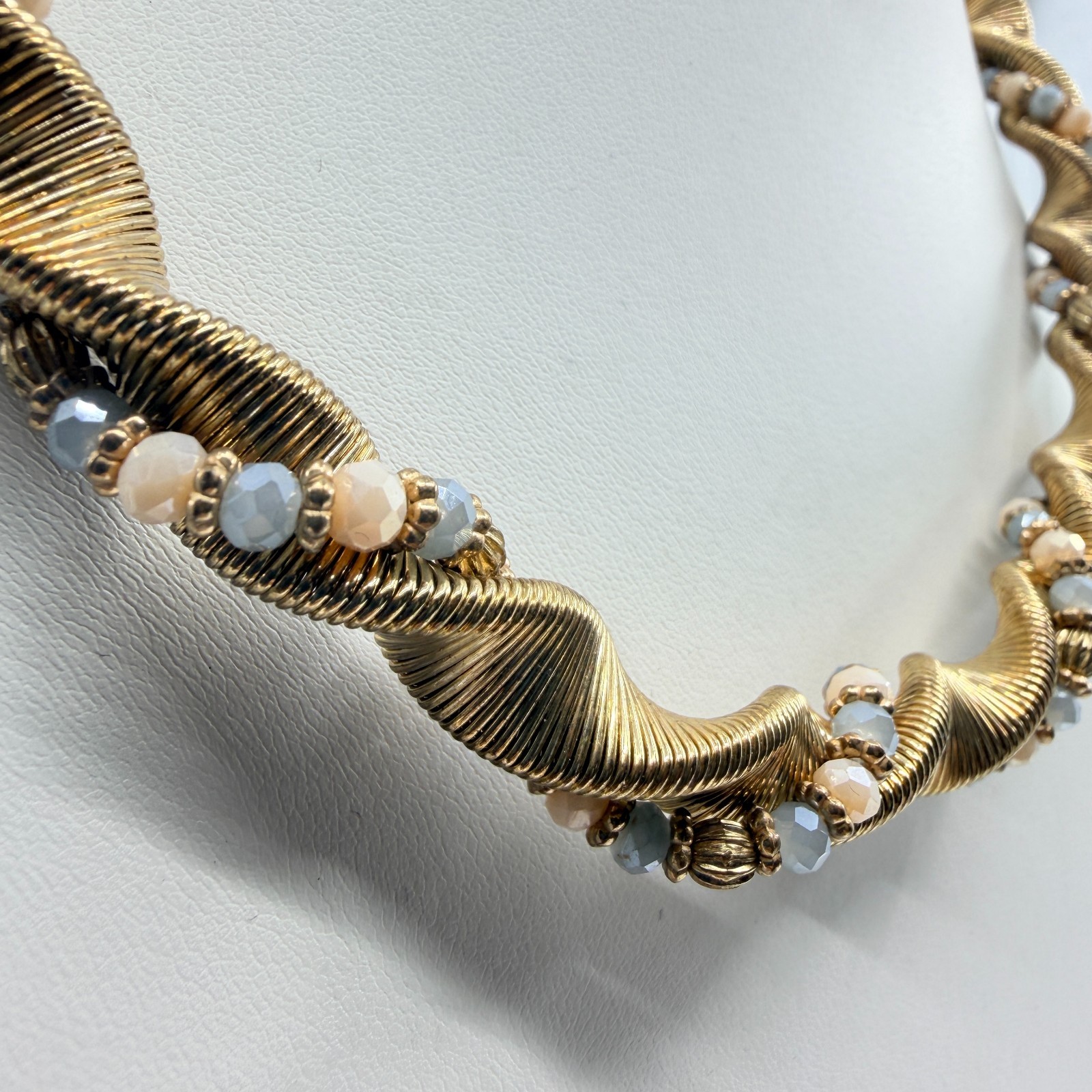 VTG Retro Gold Tone Twisted Wire Choker Necklace Beaded Crystal Magnetic Clasp