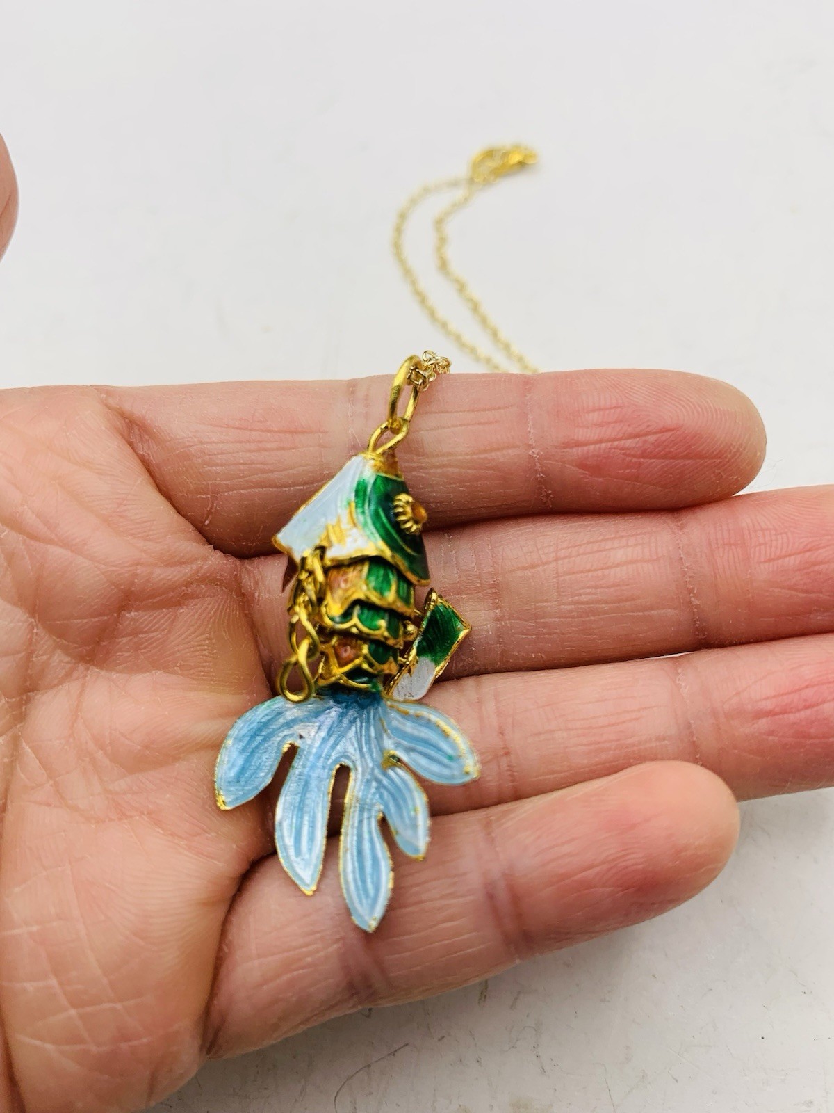 Vintage Lucky Asian Chinese Enamel Articulated Green Gold Tone Fish 16” Necklace
