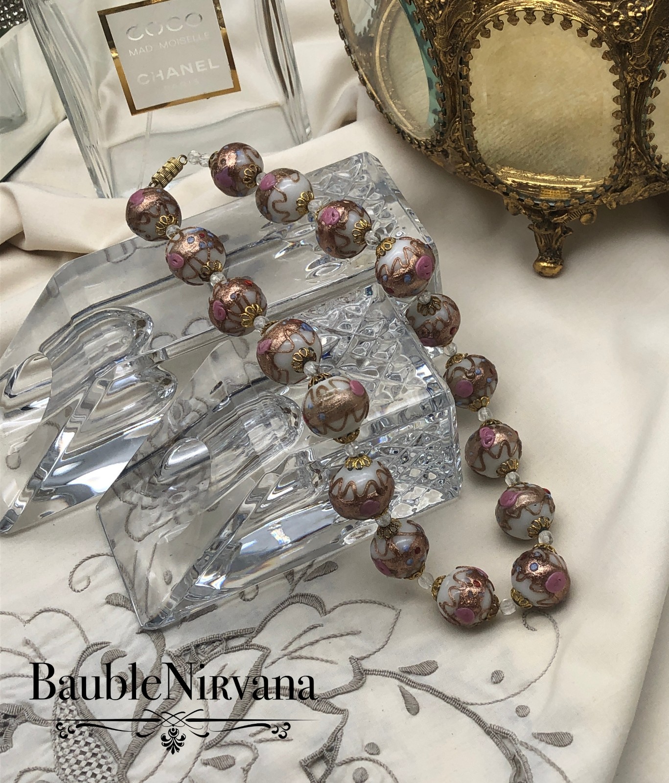 Vintage Venetian Art Glass White Wedding Cake Chunky Large 19mm Beads Necklace