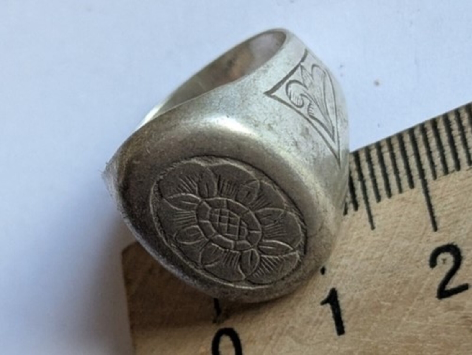 Vintage men’s signet ring sterling silver 925 Size 8.5 Weight 4.55 g.