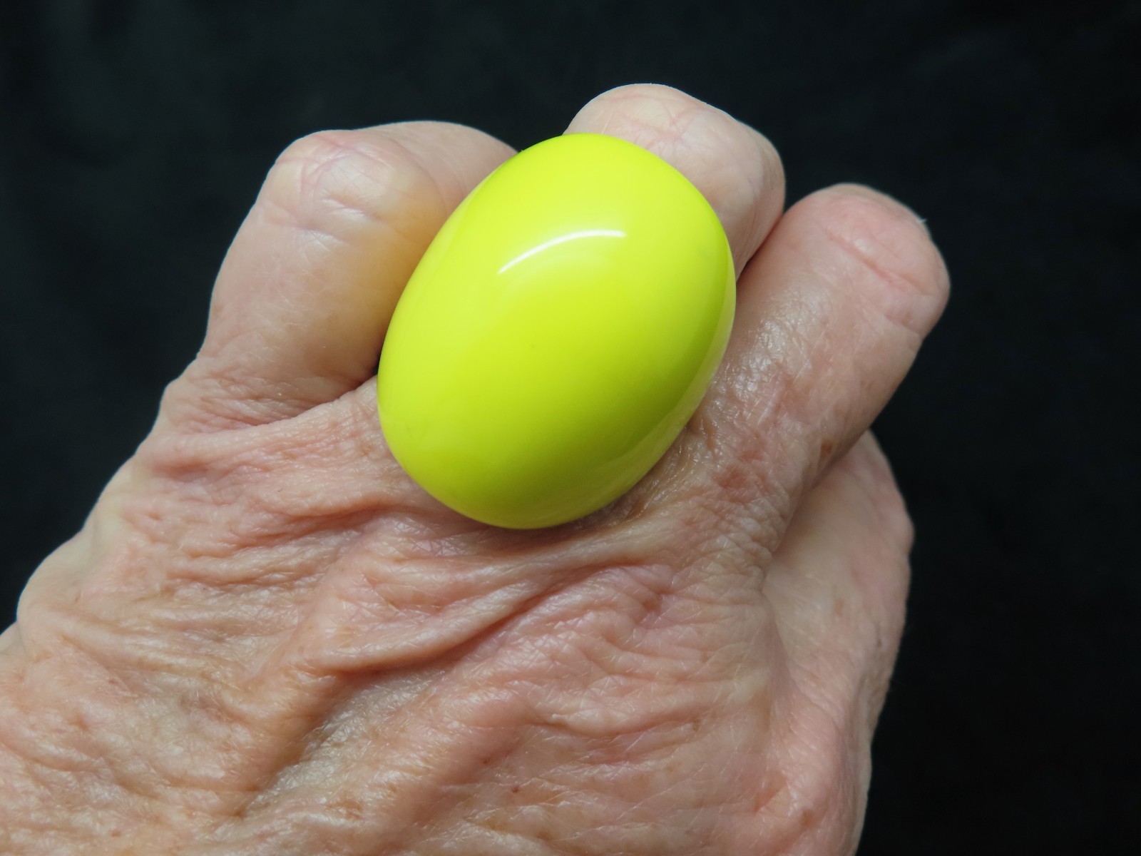 Vintage 1960’s Mod Bright Yellow Lucite Ring SZ 8