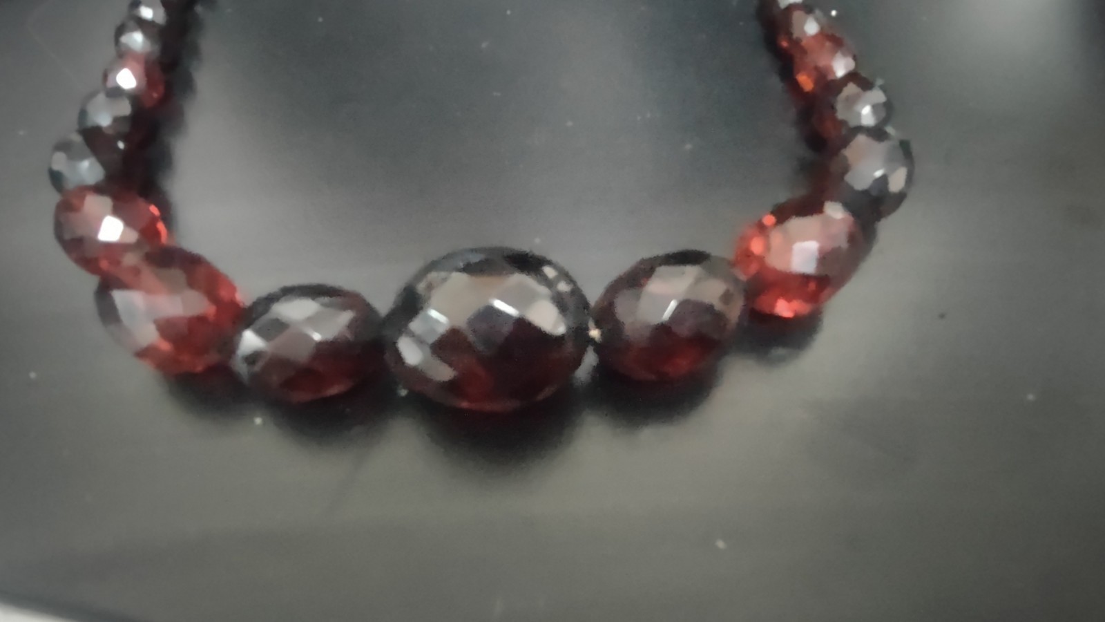 VINTAGE Tested Ruby Red CHERRY 30g AMBER BAKELITE FACETED BEADED 16″ NECKLACE