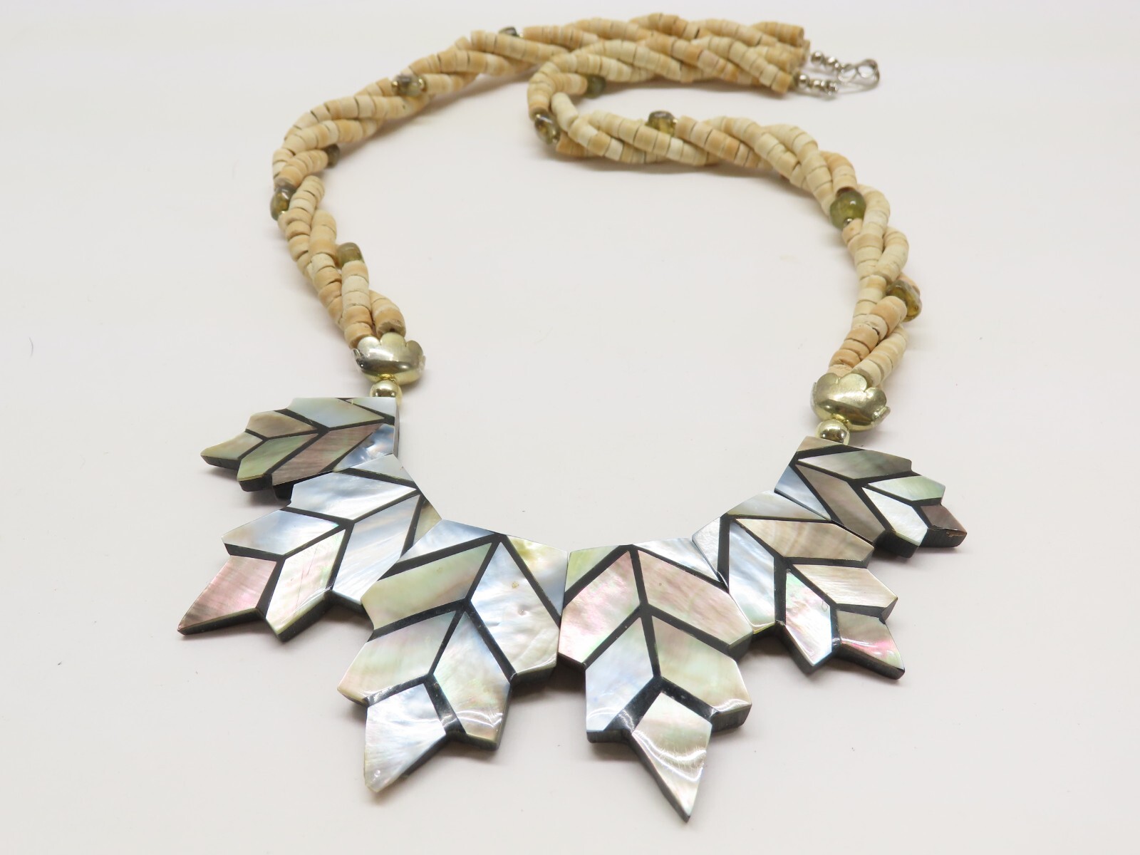 Vintage Mother of Pearl Inlay Leaf Necklace Hand Crafted Heishi Beads D2518