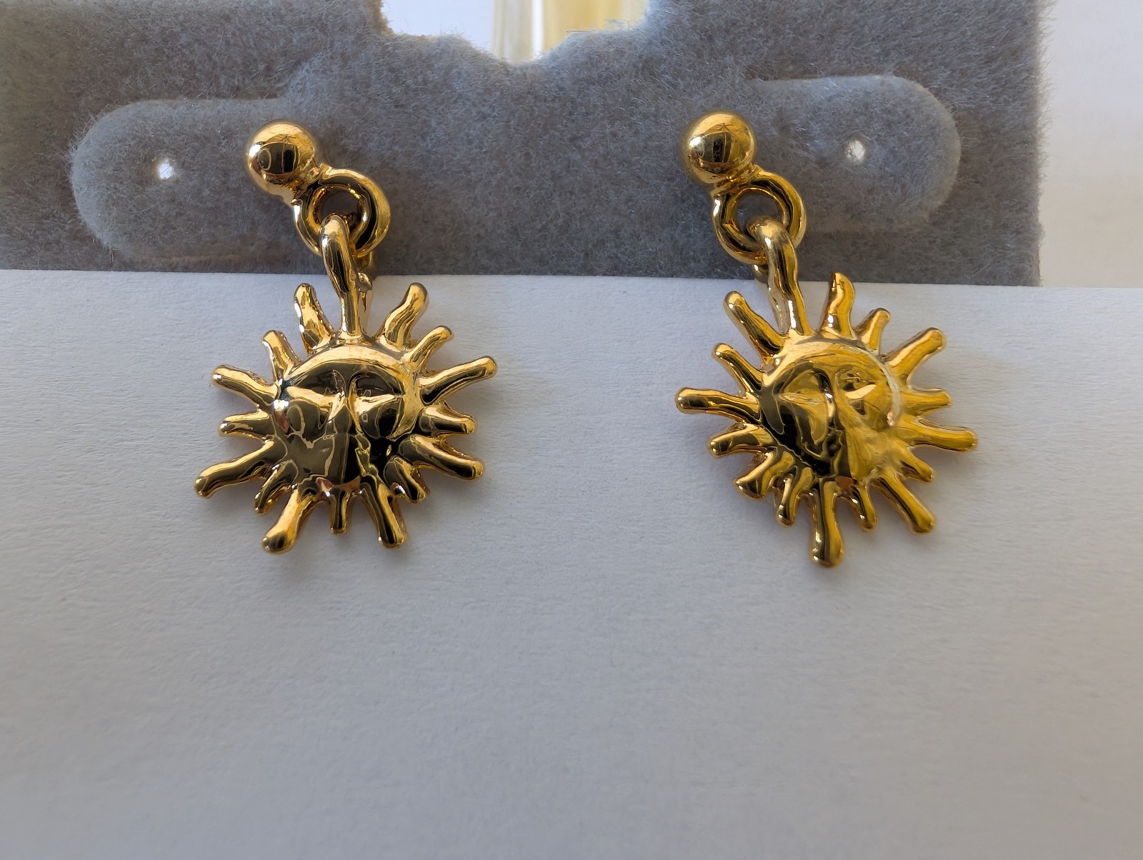 Vintage 1995 Almay “Sun Face” Pierced Earrings New Hypo-Allergenic Nickel Free