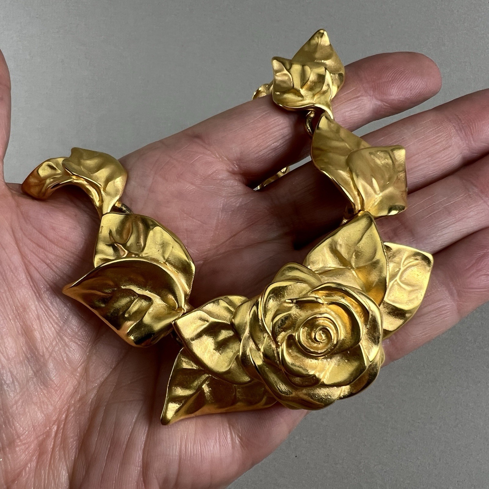 Vintage Givenchy Necklace Rose Leaves Gold Tone q3z