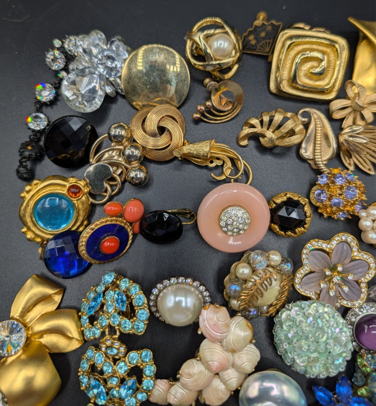 Large Lot of Vintage Singe Earrings For Crafts Aprox 2.5 lb