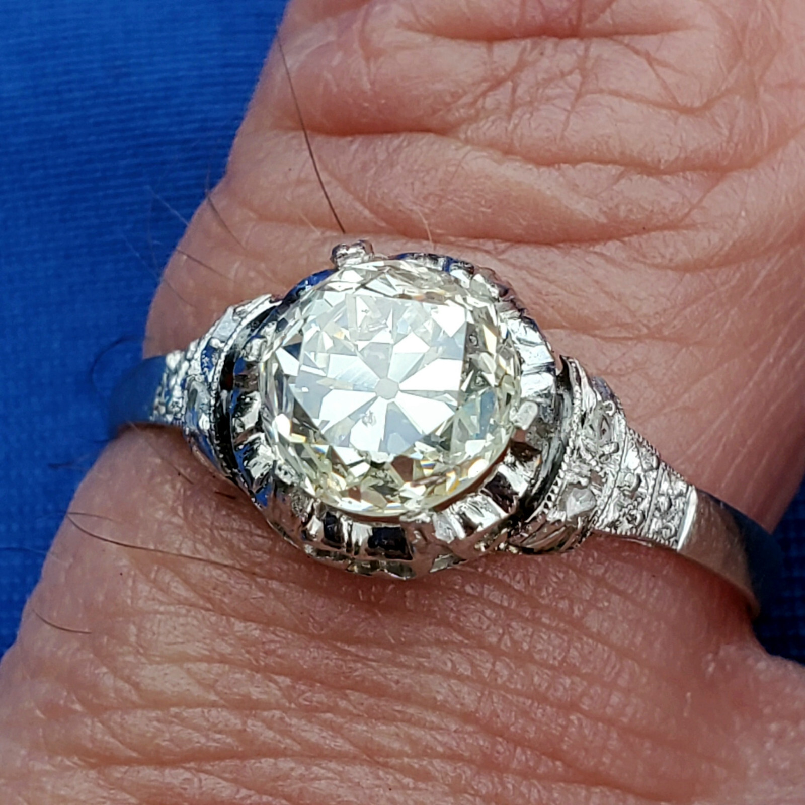 Original EARTH MINED DIAMOND Cushion cut Deco Engagement Ring PLATINUM Solitare