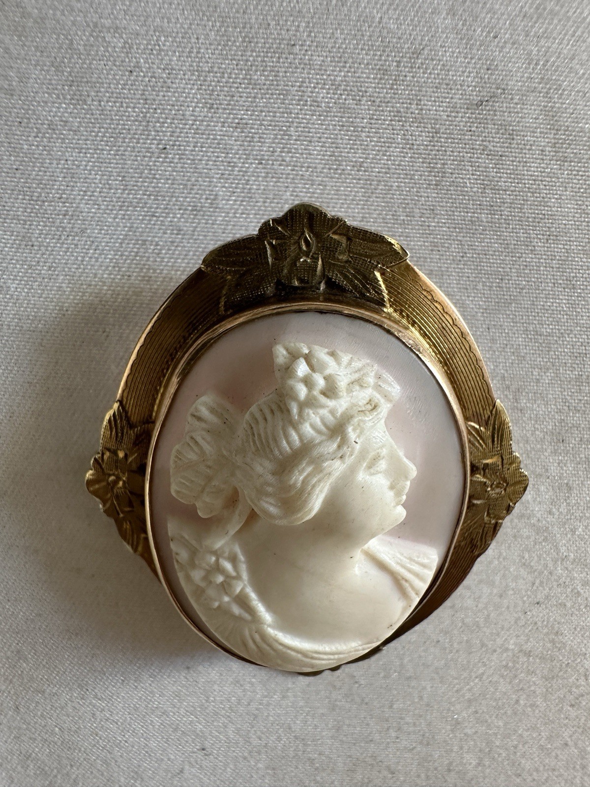 Antique 10K Gold Pink Shell Cameo Brooch Pendant Engraved Gorgeous